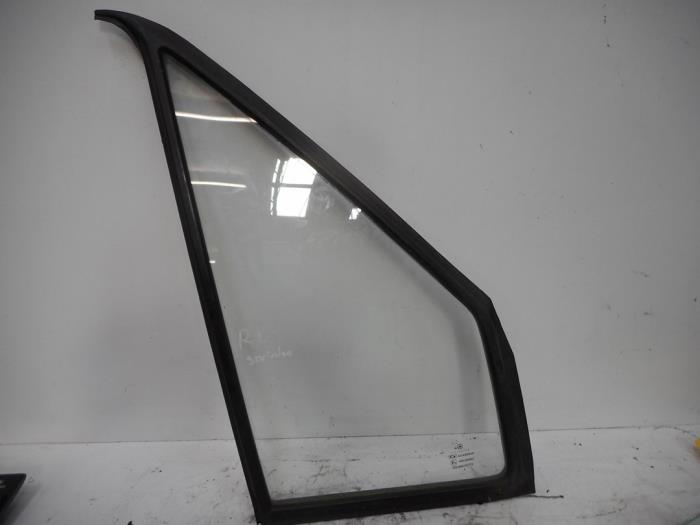 Usados Ventanilla triangular derecha delante Mercedes Sprinter 2t (901/902) 208 CDI 16V Precio € 60,49 IVA incluido ofrecido por Tijdeman Mercedes Onderdelen