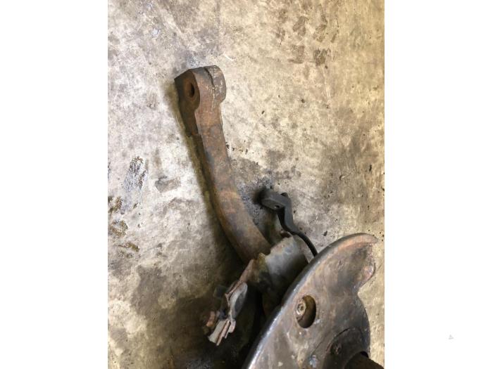 Knuckle, front right from a Mercedes-Benz S (W140) 2.8 S 280 24V 1993