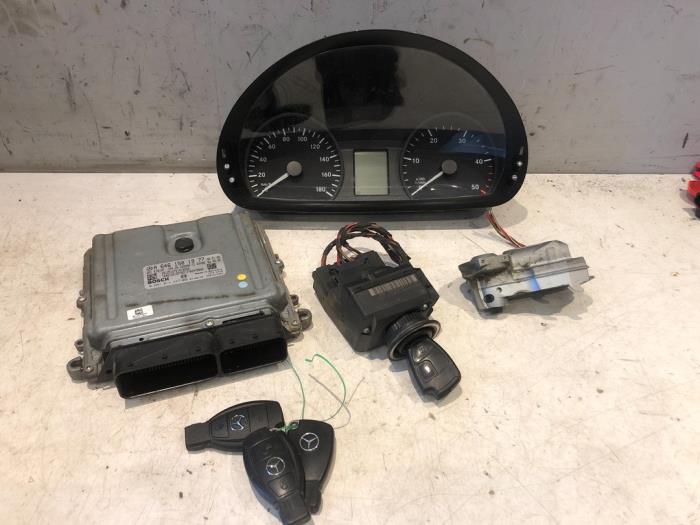 Used Ignition lock + computer Mercedes Sprinter 3,5t (906.13/906.23) 209 CDI 16V Price € 544,50 Inclusive VAT offered by Tijdeman Mercedes Onderdelen