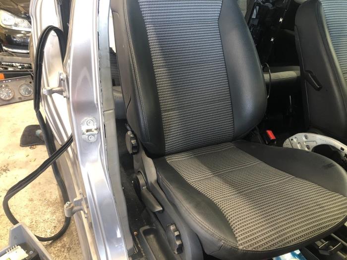 Verkleidung Set (komplett) van een Mercedes-Benz B (W245) 2.0 B-200 CDI 16V 2008