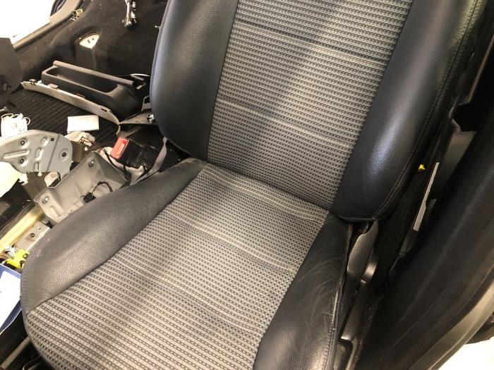 Verkleidung Set (komplett) van een Mercedes-Benz B (W245) 2.0 B-200 CDI 16V 2008