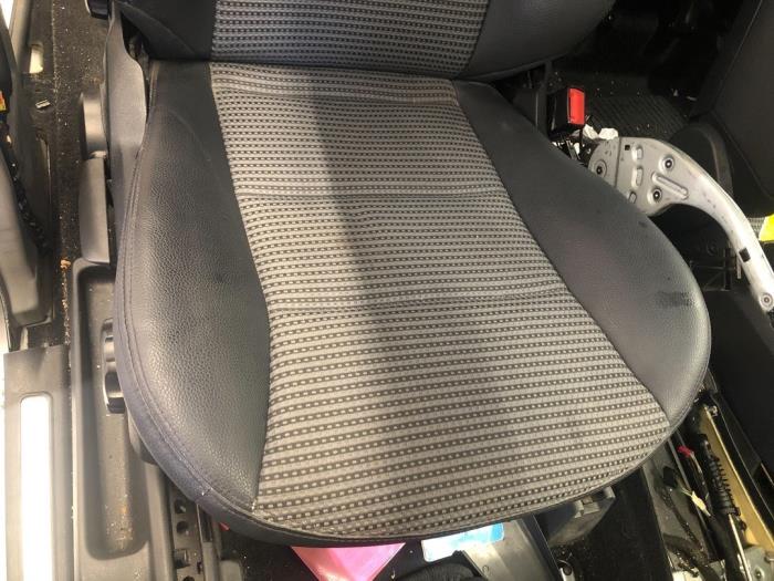 Verkleidung Set (komplett) van een Mercedes-Benz B (W245) 2.0 B-200 CDI 16V 2008