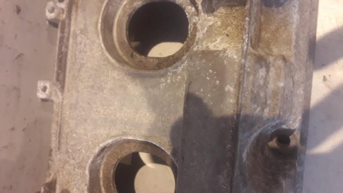 Ventildeckel van een Mercedes-Benz E (W210) 3.0 E-300D 24V 1997