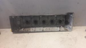 Ventildeckel van een Mercedes-Benz E (W210) 3.0 E-300D 24V 1997