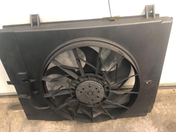 Cooling fans Mercedes E Combi 2.4 E-240 V6 18V - 2105052355