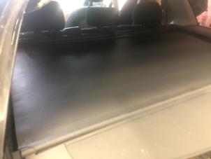 Usagé Bâche coffre à bagages Mercedes C Estate (S204) 2.2 C-200 CDI 16V . Prix € 100,00 Règlement à la marge proposé par Tijdeman Mercedes Onderdelen