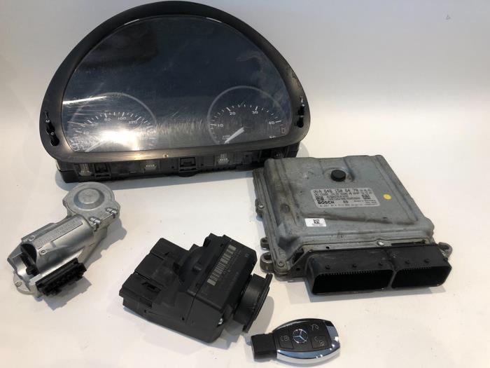 Used Ignition lock + computer Mercedes Sprinter 3,5t (906.63) 309 CDI 16V Price € 544,50 Inclusive VAT offered by Tijdeman Mercedes Onderdelen