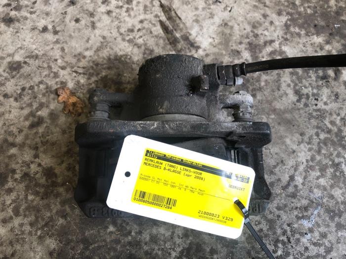 Bremszange links vorne van een Mercedes-Benz B (W245) 2.0 B-200 CDI 16V 2008