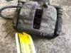 Bremszange links vorne van een Mercedes-Benz B (W245) 2.0 B-200 CDI 16V 2008