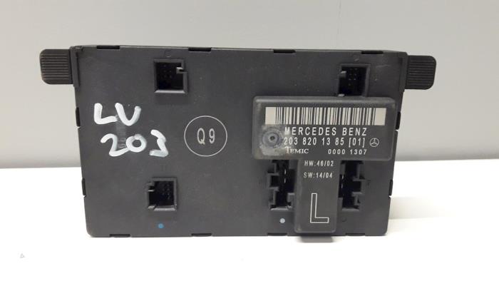 Central door locking module from a Mercedes-Benz C (W203) 2.2 C-220 CDI 16V 2006