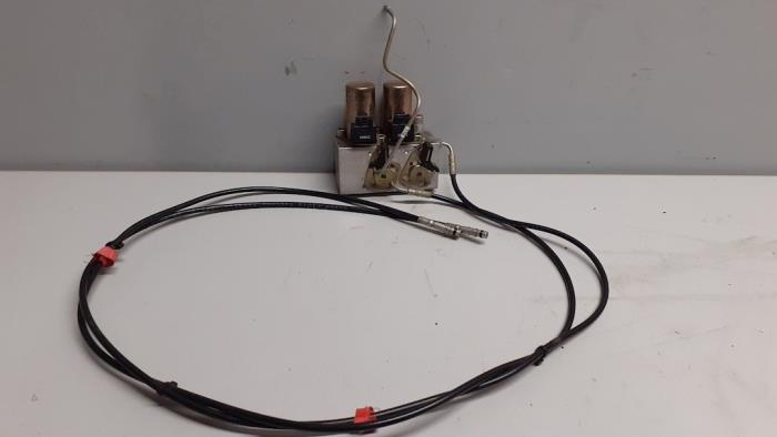 Begagnade Hydraulpump Mercedes CLK (R208) 2.3 230K 16V Pris € 150,00 Marginaltabell erbjuds av Tijdeman Mercedes Onderdelen