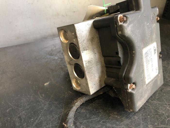 Usagé Pompe ABS Mercedes CLK (R208) 3.2 320 V6 18V Prix sur demande proposé par Tijdeman Mercedes Onderdelen