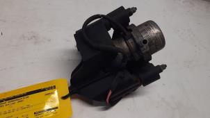 Used Brake servo vacuum pump Mercedes SLK (R170) 2.0 200 K 16V Price € 69,00 Margin scheme offered by Tijdeman Mercedes Onderdelen