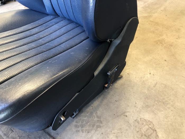 Seat, left from a Mercedes-Benz E (W124) 2.0 200 1988