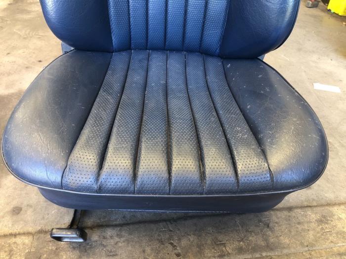 Seat, left from a Mercedes-Benz E (W124) 2.0 200 1988