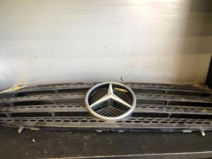 Used Grille Mercedes Vito (639.6) 2.2 109 CDI 16V Price € 30,25 Inclusive VAT offered by Tijdeman Mercedes Onderdelen