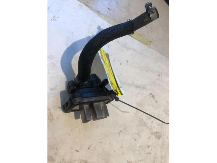 Usagé Refroidisseur de carburant Mercedes ML I (163) 270 2.7 CDI 20V Prix sur demande proposé par Tijdeman Mercedes Onderdelen