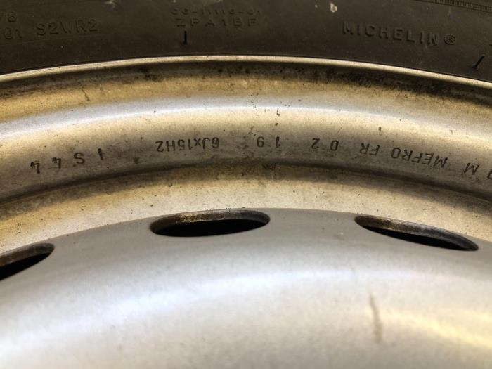 Felge + Reifen van een Mercedes-Benz Citan (415.6) 1.2 112 2019