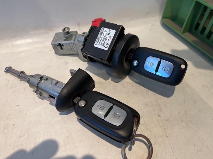 Used Ignition lock + computer Mercedes Citan (415.6) 1.2 112 Price on request offered by Tijdeman Mercedes Onderdelen