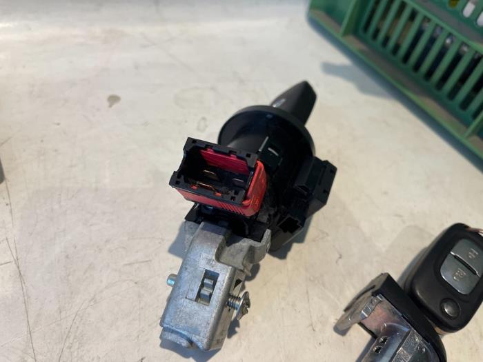 Ignition lock + computer Mercedes Citan 1.2 112 - 237108273R 200711