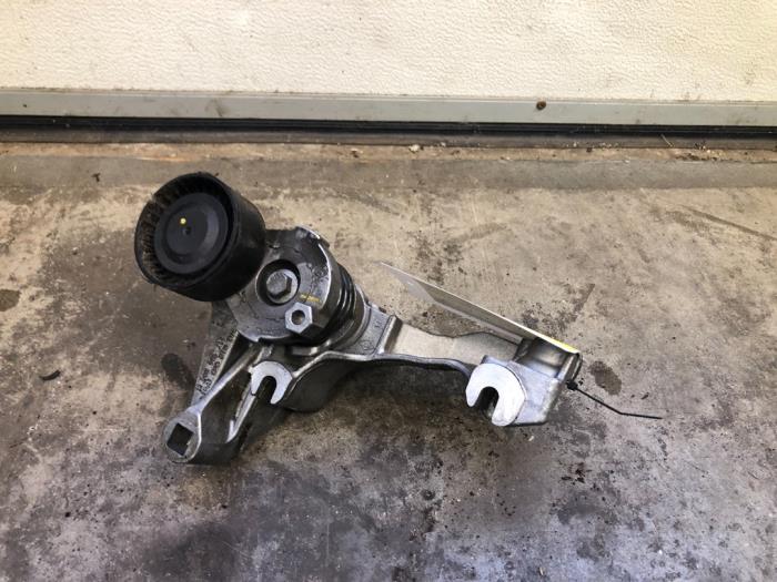Usados Tensor correa múltiple Mercedes Citan (415.6) 1.2 112 Precio de solicitud ofrecido por Tijdeman Mercedes Onderdelen
