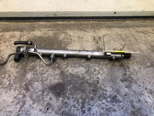 Used Fuel injector nozzle Mercedes B (W245,242) 2.0 B-180 CDI 16V Price on request offered by Tijdeman Mercedes Onderdelen