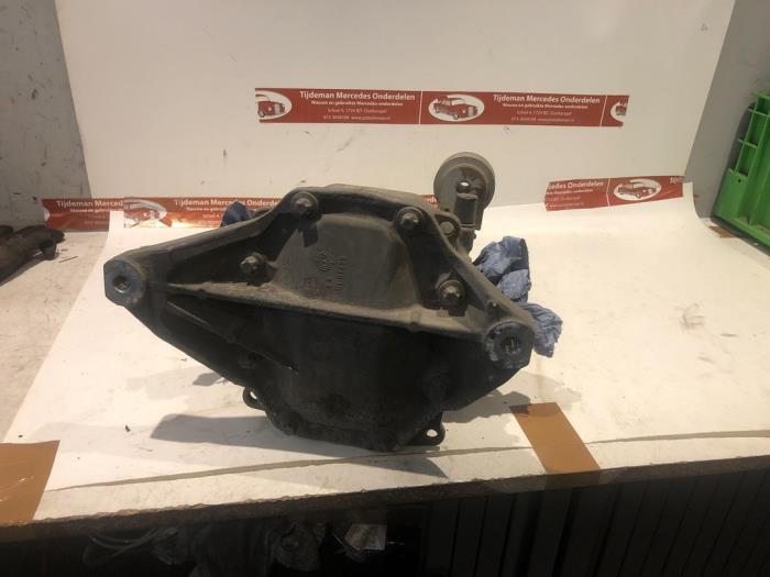 Rear differential from a Mercedes-Benz C Estate (S204) 2.2 C-200 CDI 16V . 2009