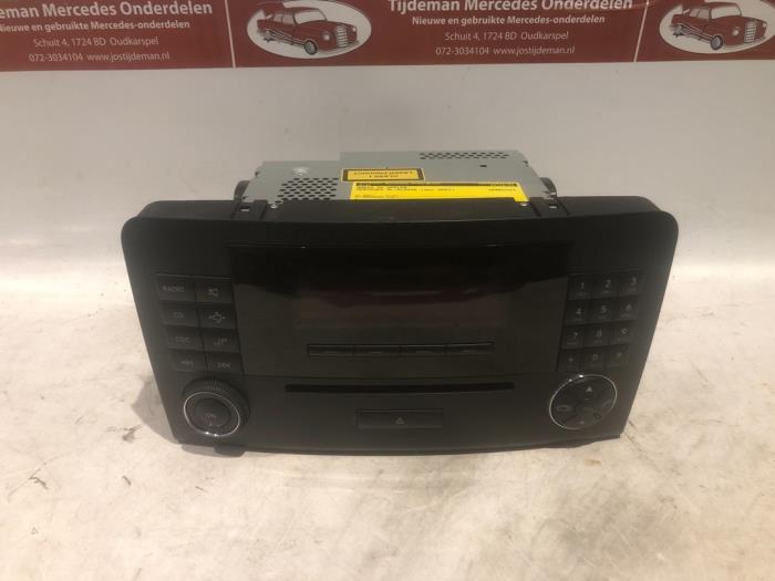 Radioodtwarzacz CD z Mercedes-Benz ML II (164/4JG) 3.0 ML-280 CDI 4-Matic V6 24V 2007