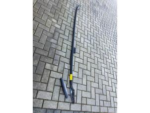 Used Roof rail, right Mercedes Vito (639.6) 2.2 115 CDI 16V Price € 78,65 Inclusive VAT offered by Tijdeman Mercedes Onderdelen