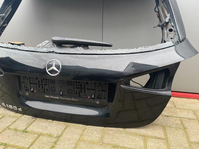 Portón trasero de un Mercedes-Benz A (177.0) 1.5 A-180d 2020
