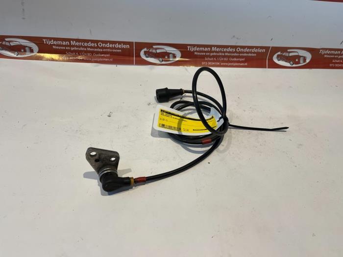 Begagnade ABS-sensor Mercedes E Combi (S124) 3.0 300 TE 24V Pris € 45,00 Marginaltabell erbjuds av Tijdeman Mercedes Onderdelen