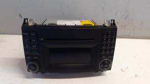 Usados Reproductor de CD y radio Mercedes A (W169) 1.5 A-150 16V Precio € 95,00 Norma de margen ofrecido por Tijdeman Mercedes Onderdelen