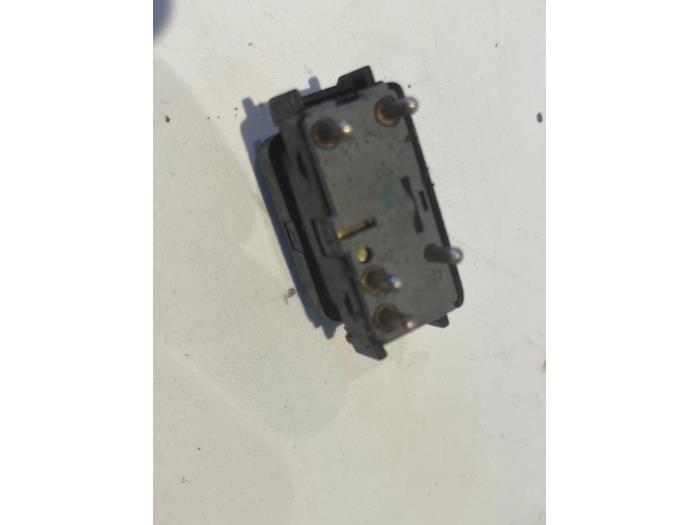 Electric window switch from a Mercedes-Benz E Combi (S124) 3.0 300 TE 1991