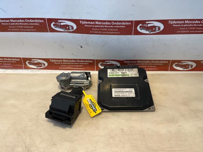 Used Engine management computer Mercedes C Combi (S203) 1.8 C-180K 16V Price € 265,00 Margin scheme offered by Tijdeman Mercedes Onderdelen