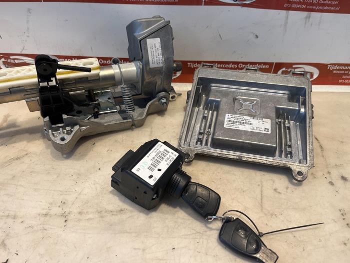 Used Ignition lock + computer Mercedes B (W245) 1.7 B-170 16V Price € 200,00 Margin scheme offered by Tijdeman Mercedes Onderdelen