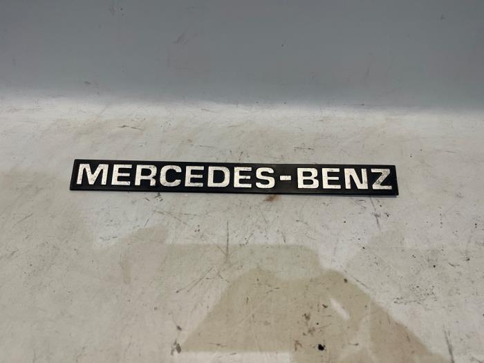 Używane Emblemat Mercedes L-Serie 2t (601) 207D Cena € 40,00 Procedura marży oferowane przez Tijdeman Mercedes Onderdelen