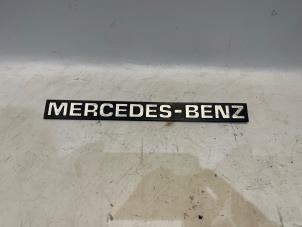 Używane Emblemat Mercedes L-Serie 2t (601) 207D Cena € 40,00 Procedura marży oferowane przez Tijdeman Mercedes Onderdelen