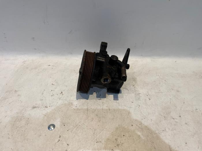 Used Power steering pump Ssang Yong Musso 2.9D Price € 50,00 Margin scheme offered by Tijdeman Mercedes Onderdelen