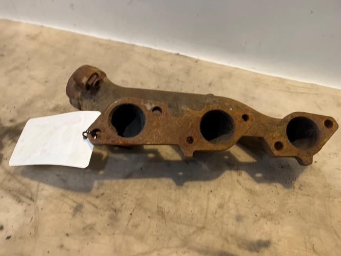 Exhaust manifold from a Mercedes-Benz S (W126) 300 SE,SEL 1989