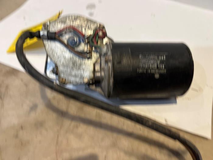 Front wiper motor from a Mercedes-Benz L-Serie 3t (602) 307D 1982