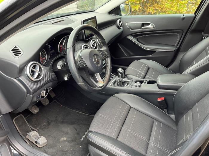 Airbag set + dashboard d'un Mercedes-Benz A (W176) 1.6 A-180 16V 2016