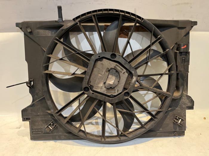Begagnade Fläktmotor Mercedes E 4-matic (W211) 2.6 E-240 V6 18V Pris € 75,00 Marginaltabell erbjuds av Tijdeman Mercedes Onderdelen