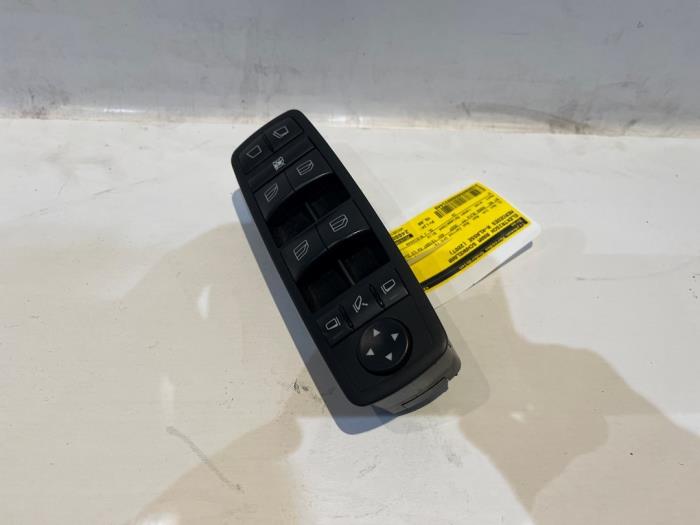 Electric window switch from a Mercedes-Benz R (W251) 5.0 500 V8 32V 4-Matic 2007