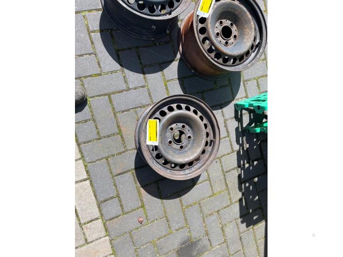 Używane Obrecz Mercedes E Combi (S210) 2.4 E-240 V6 18V Cena € 40,00 Procedura marży oferowane przez Tijdeman Mercedes Onderdelen