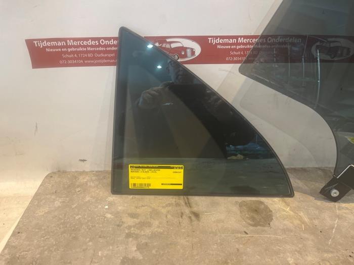 Usados Ventanilla triangular izquierda detrás Mercedes S (222.0/222.1) 3.0 S-350 BlueTec 24V 4-Matic Precio de solicitud ofrecido por Tijdeman Mercedes Onderdelen