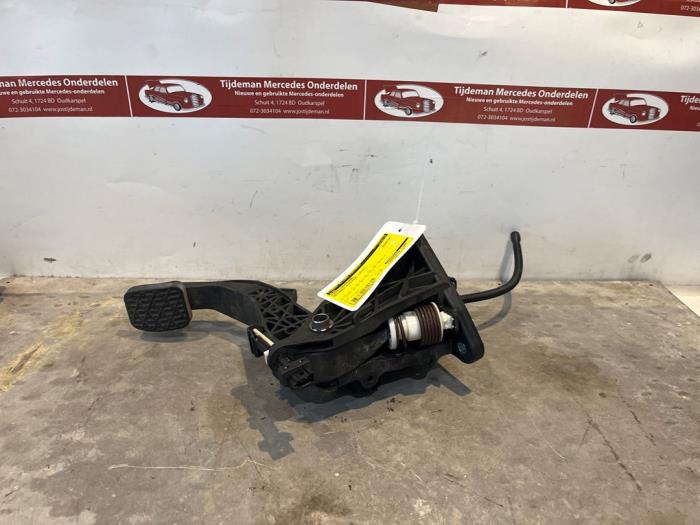 Używane Pedal sprzegla Mercedes A (W176) 1.6 A-180 16V Cena € 50,00 Procedura marży oferowane przez Tijdeman Mercedes Onderdelen