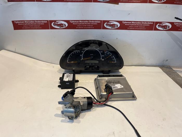 Used Ignition lock + computer Mercedes Sprinter 3t (903) 311 CDI 16V Price € 544,50 Inclusive VAT offered by Tijdeman Mercedes Onderdelen