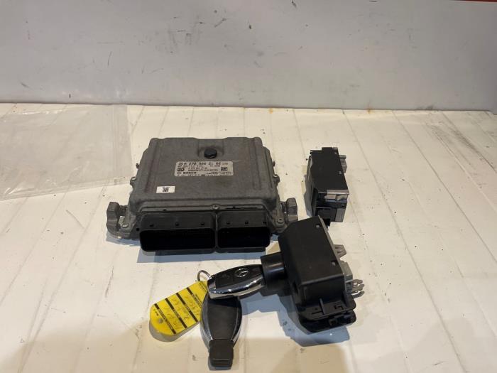 Used Ignition lock + computer Mercedes A (W176) 1.6 A-180 16V Price on request offered by Tijdeman Mercedes Onderdelen