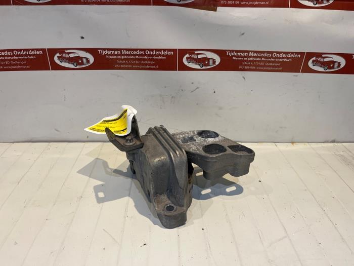 Used Engine mount Mercedes A (W176) 1.6 A-180 16V Price € 40,00 Margin scheme offered by Tijdeman Mercedes Onderdelen