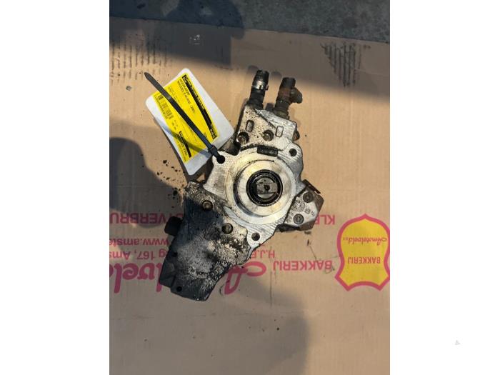 Begagnade Högtryckspump Mercedes E (W211) 2.7 E-270 CDI 20V Pris € 100,00 Marginaltabell erbjuds av Tijdeman Mercedes Onderdelen
